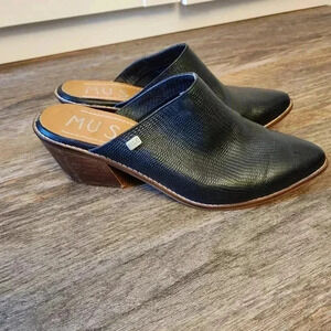 Musse & Cloud "Helen" Textured Leather Slip-on Heeled Mules Womens Size 9